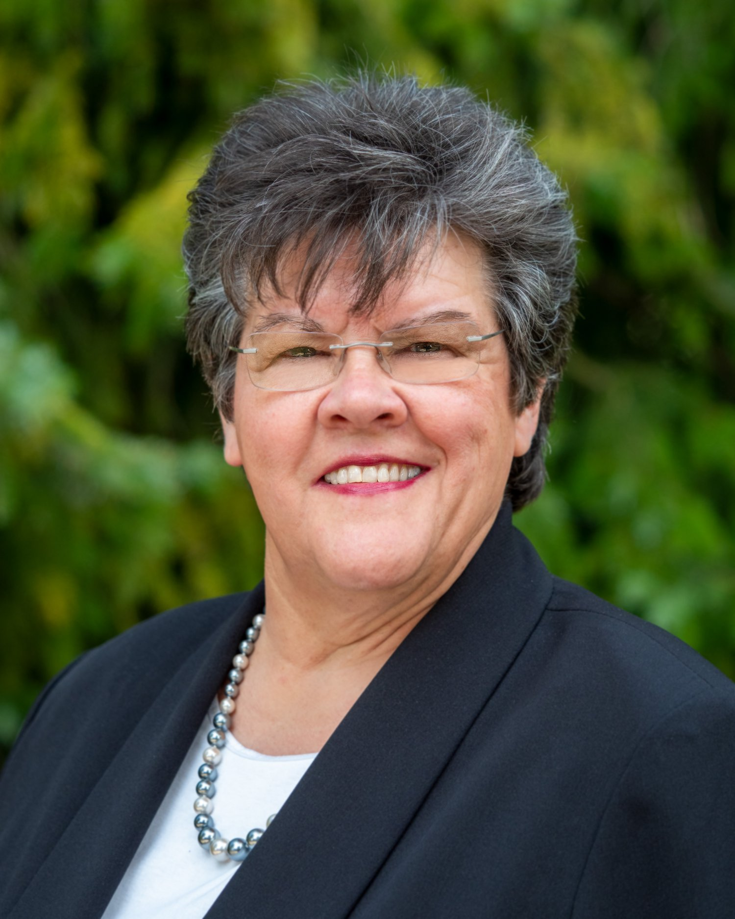 Headshot of Kathy Robinson